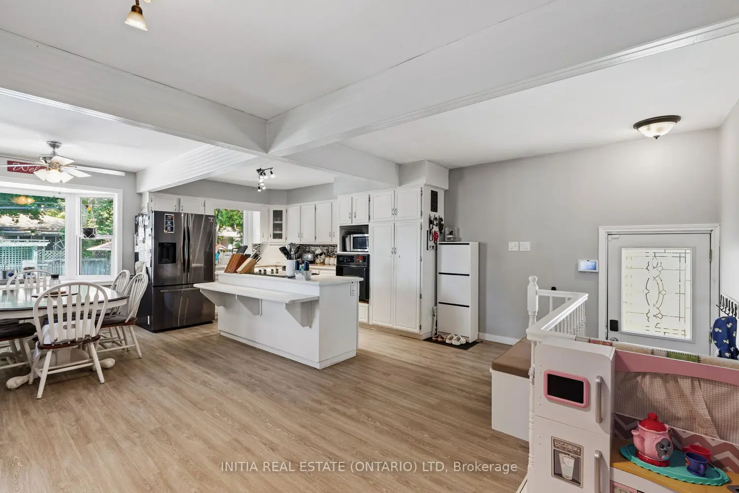97 Grey Crescent photo 2