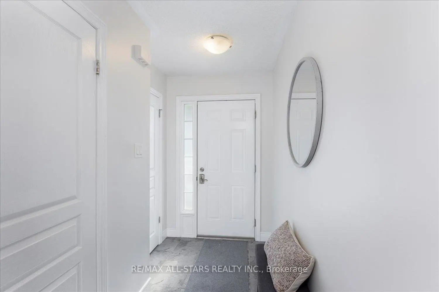 81 Douglas Drive photo 4