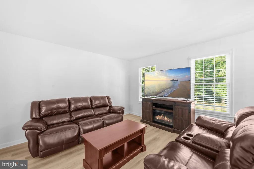 8721 Valley Drive, Waldorf, MD 20603 photo 2