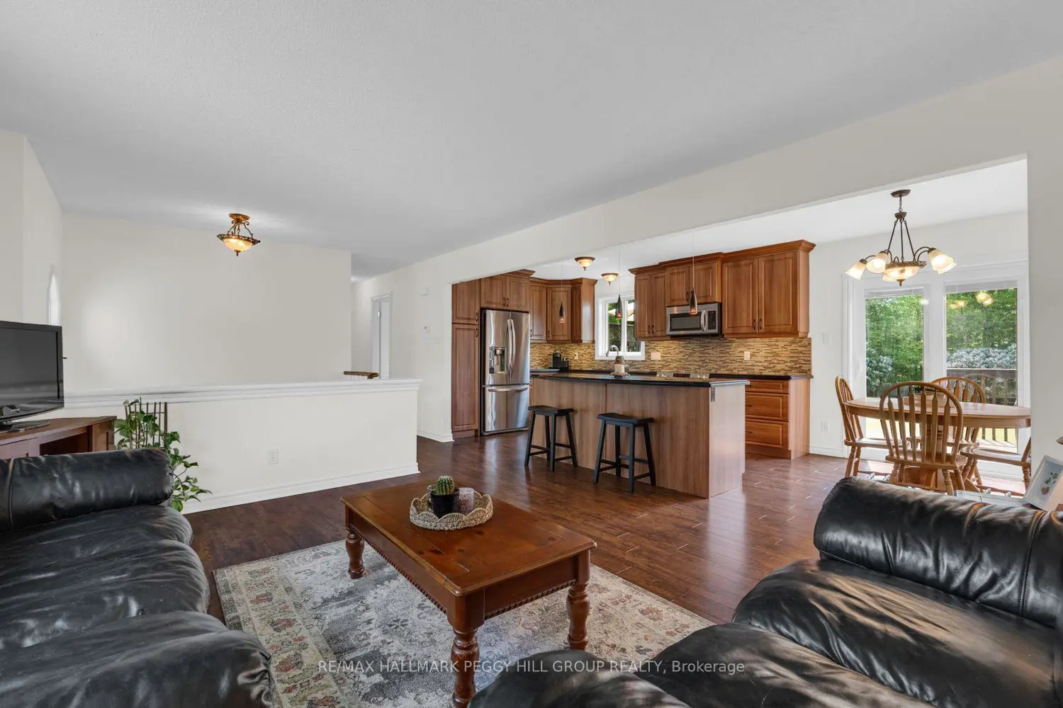 9 Adams Avenue photo 2