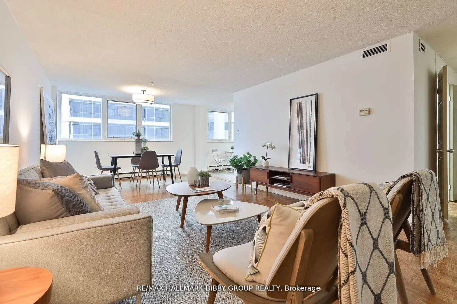 360 Bloor Street 1007 photo 3