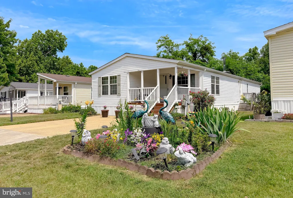309 Berts Drive, Lothian, MD 20711 photo 2