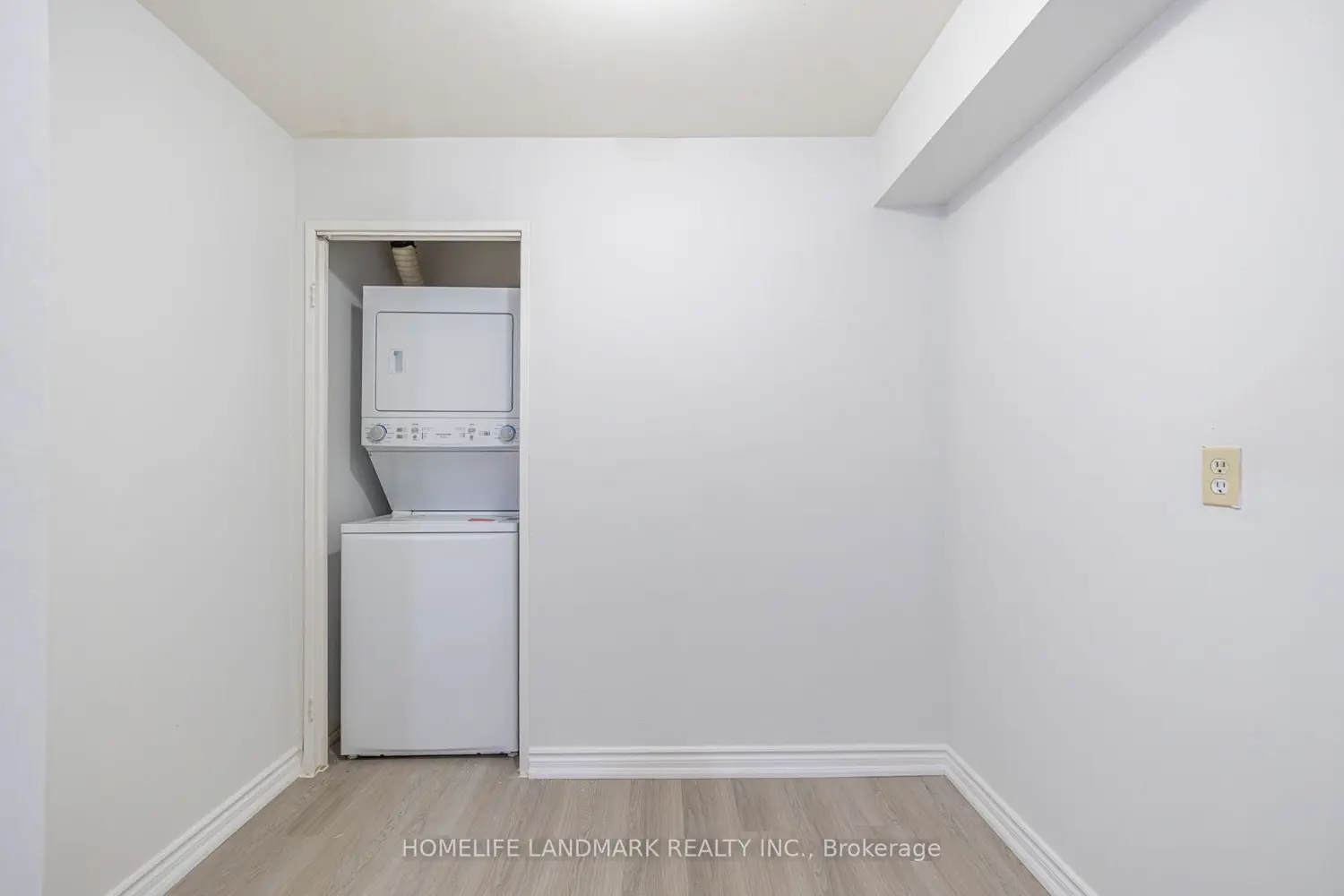 25 Silver Springs Boulevard Ph12 photo 3
