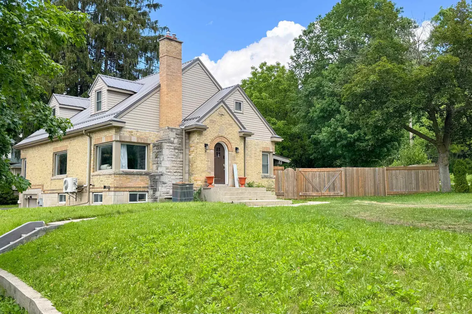 100 Sunset Drive photo 2
