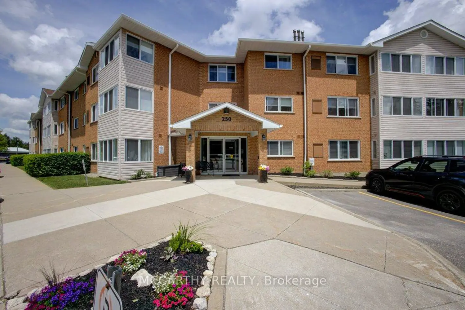 250 Robert Street 300
