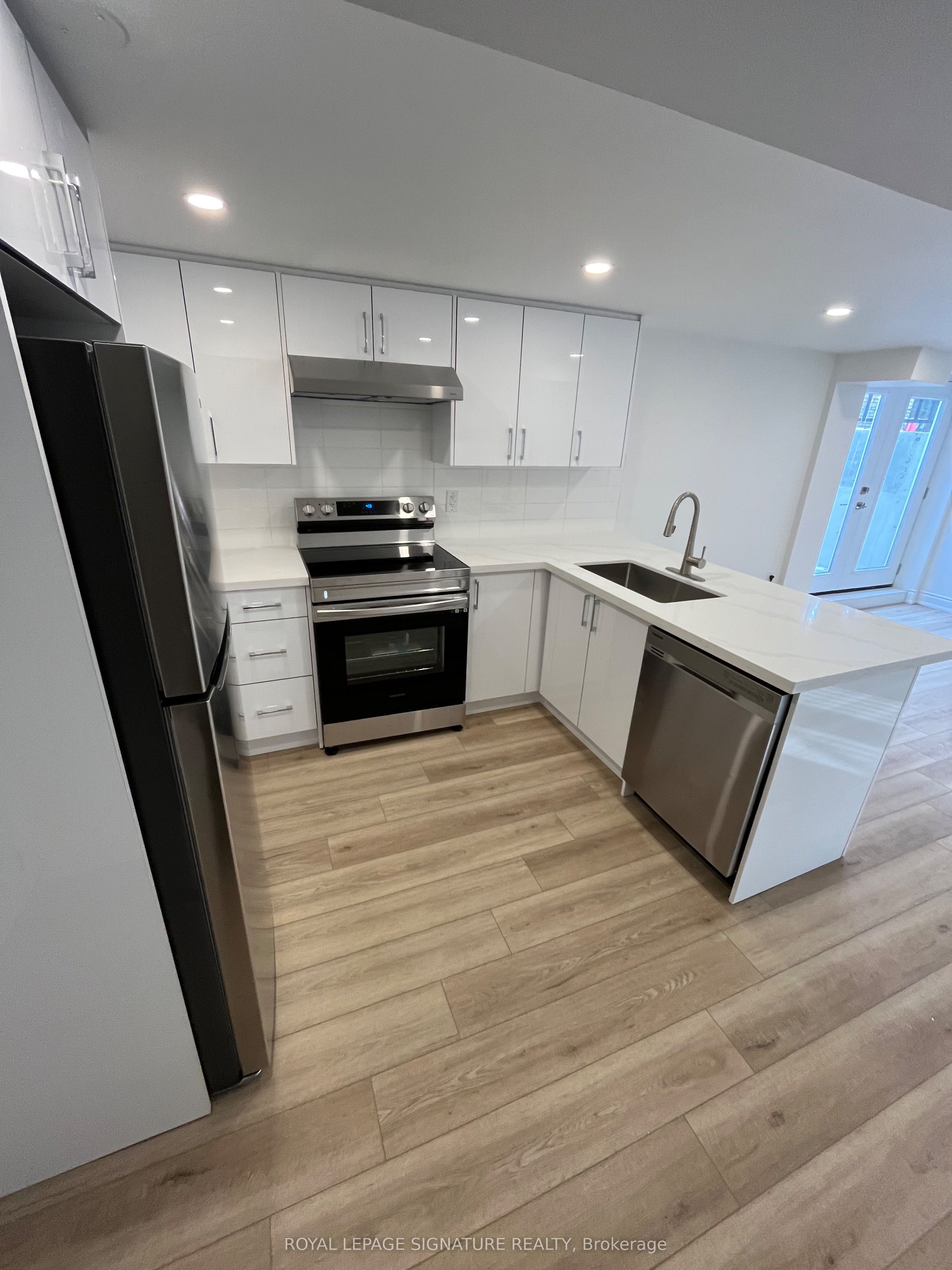 Lower-54 Riverdale Drive, Toronto, ON, M9V 2T3 photo 4