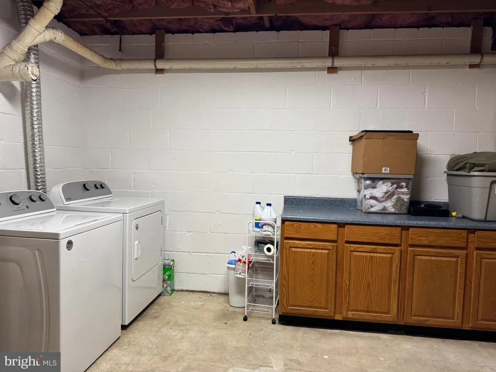 5885 Valley Dr, Saint Leonard, MD 20685