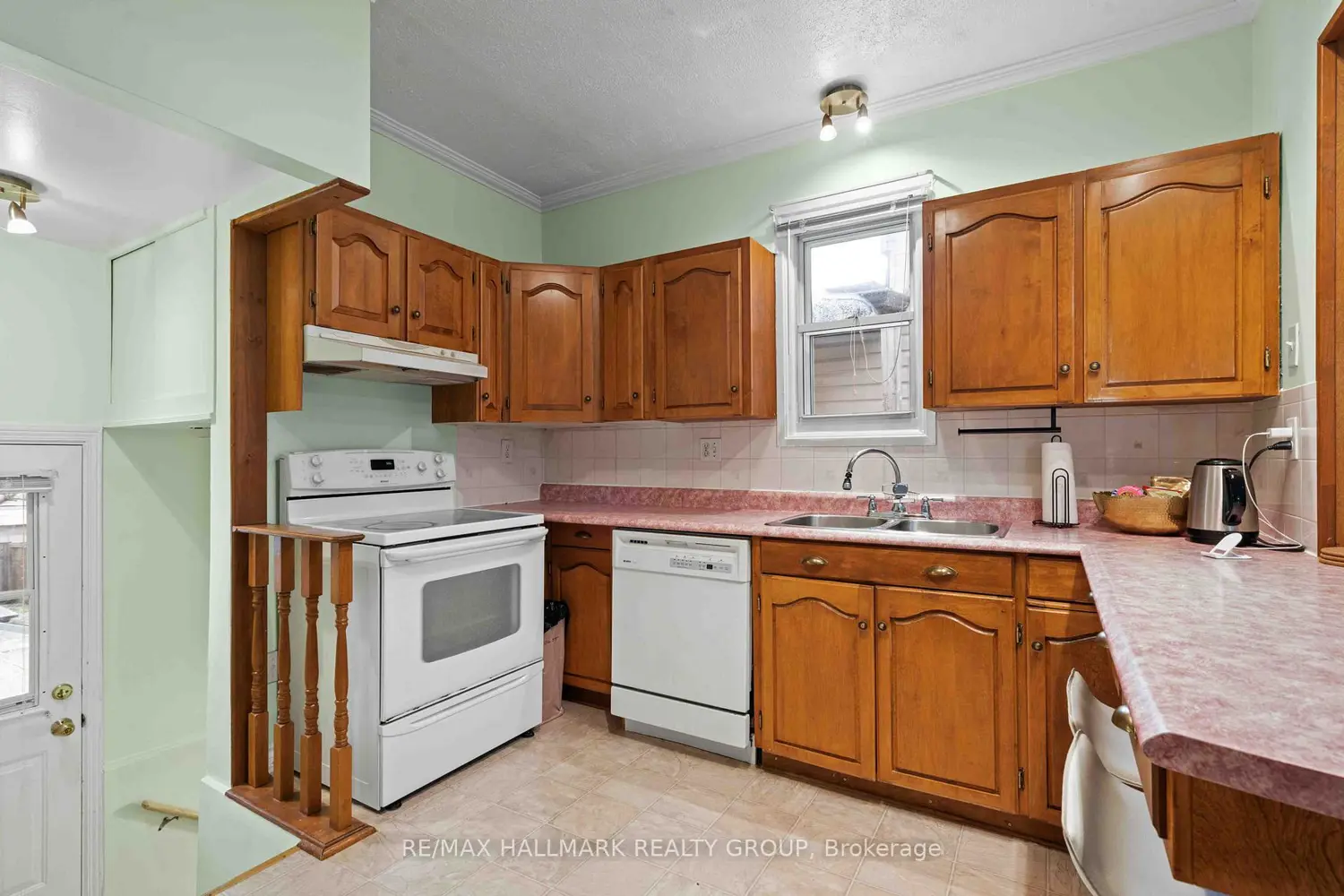 318 Shakespeare Street photo 5