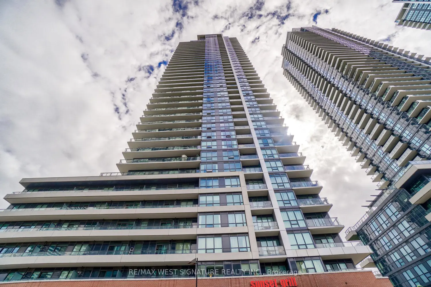 2212 Lake Shore Boulevard 711