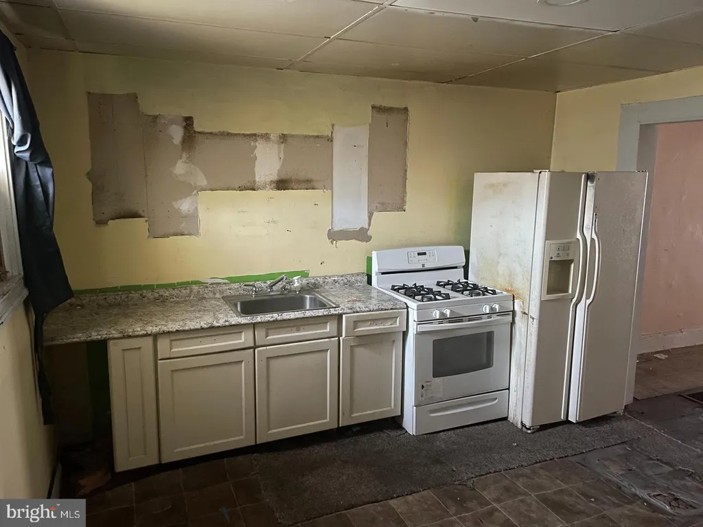 2033 Robb Street, Baltimore, MD 21218 photo 5