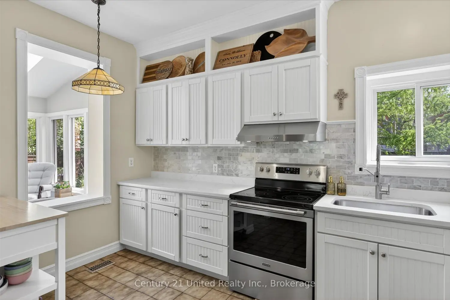 587 Gilmour Street photo 5