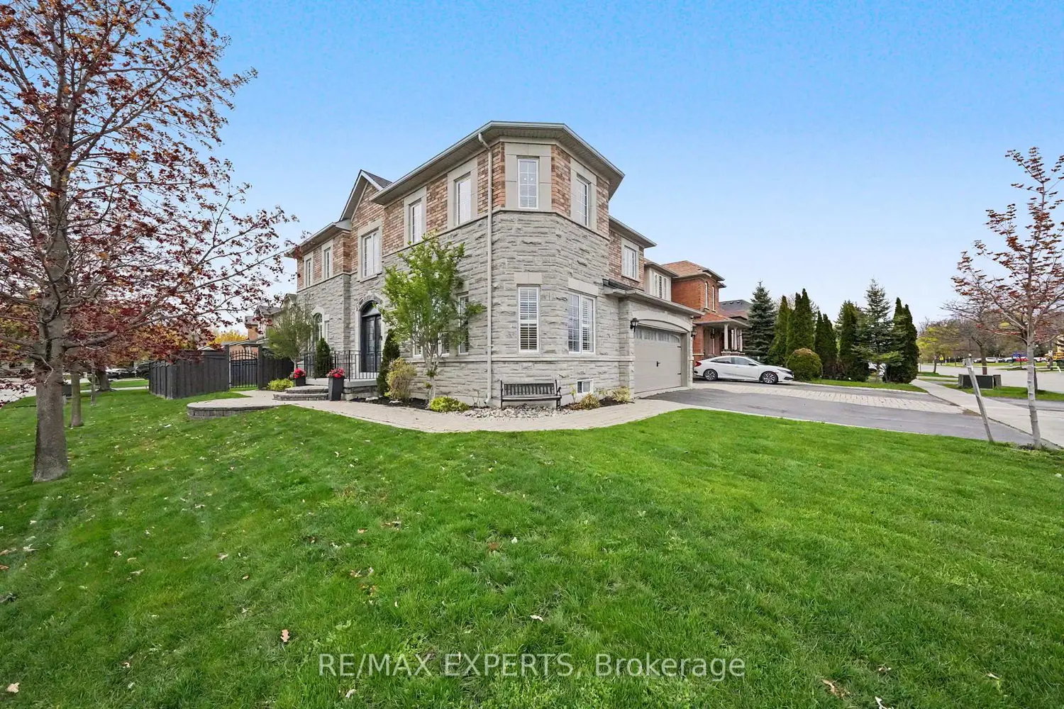 2 Ironhorse Crescent
