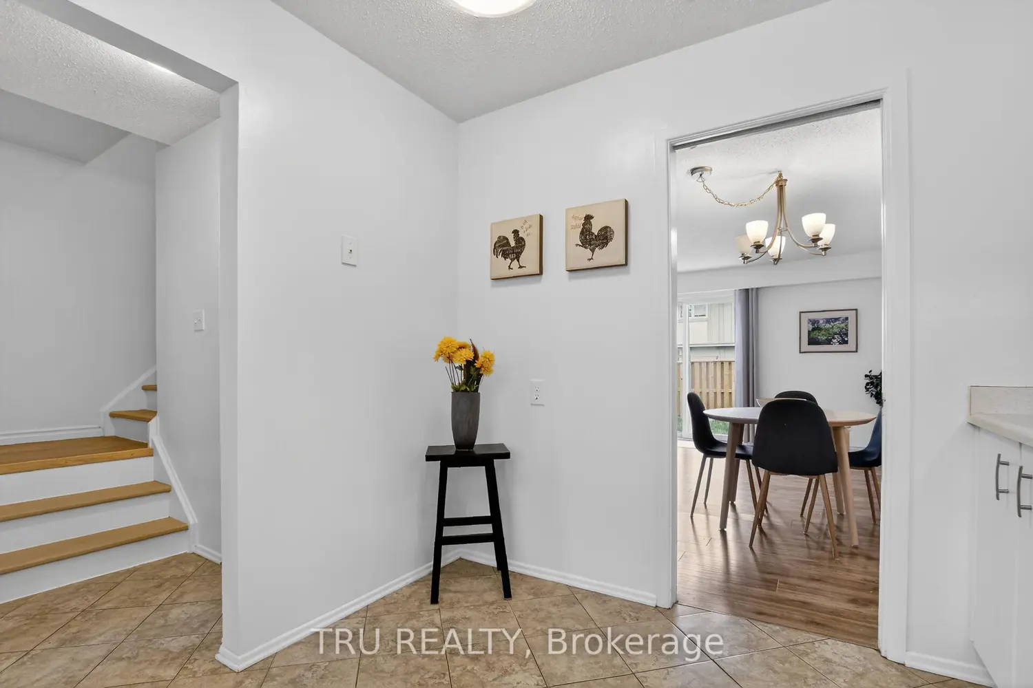 16-164 Barrow Crescent photo 4