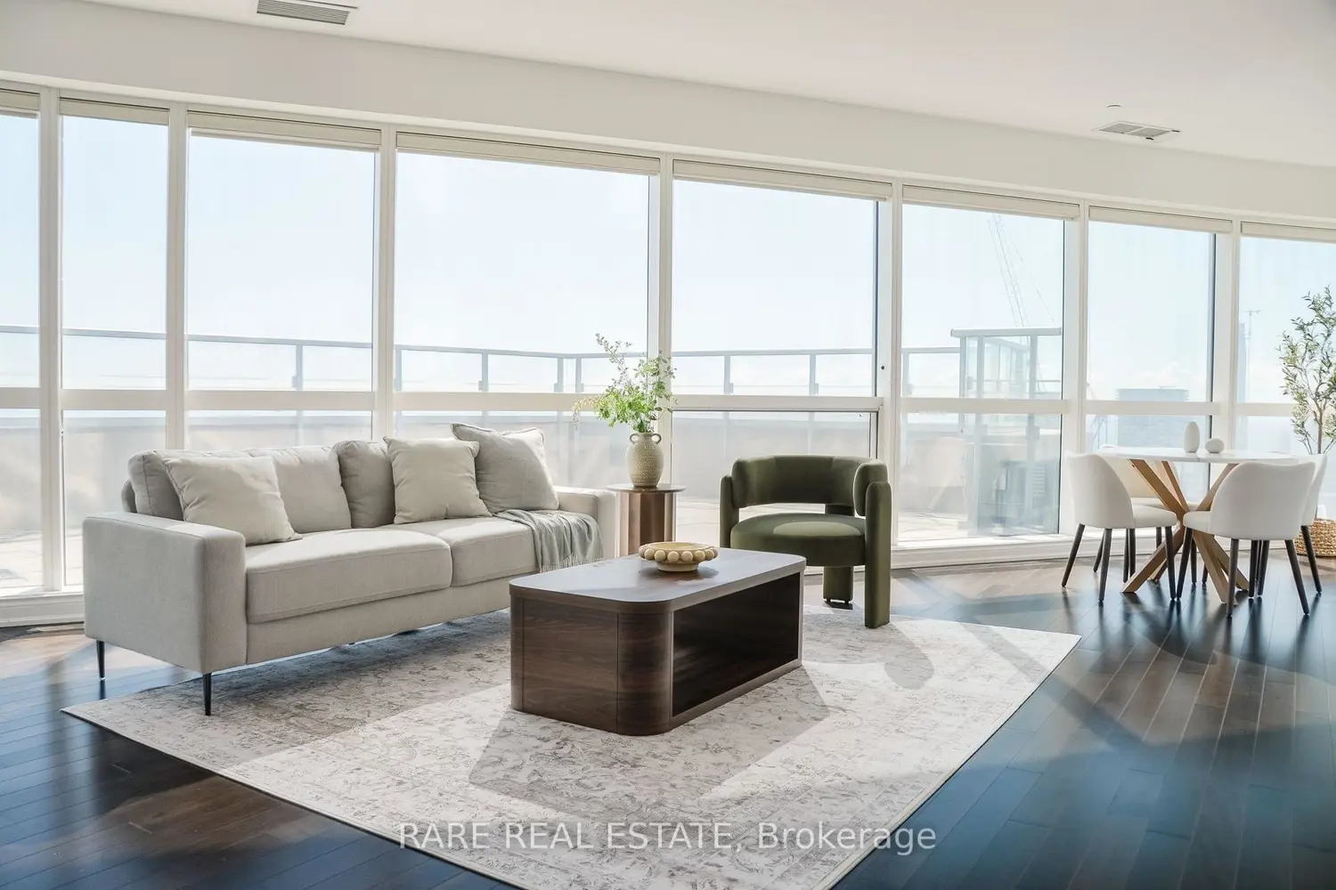 388 Yonge Street 5907 photo 4