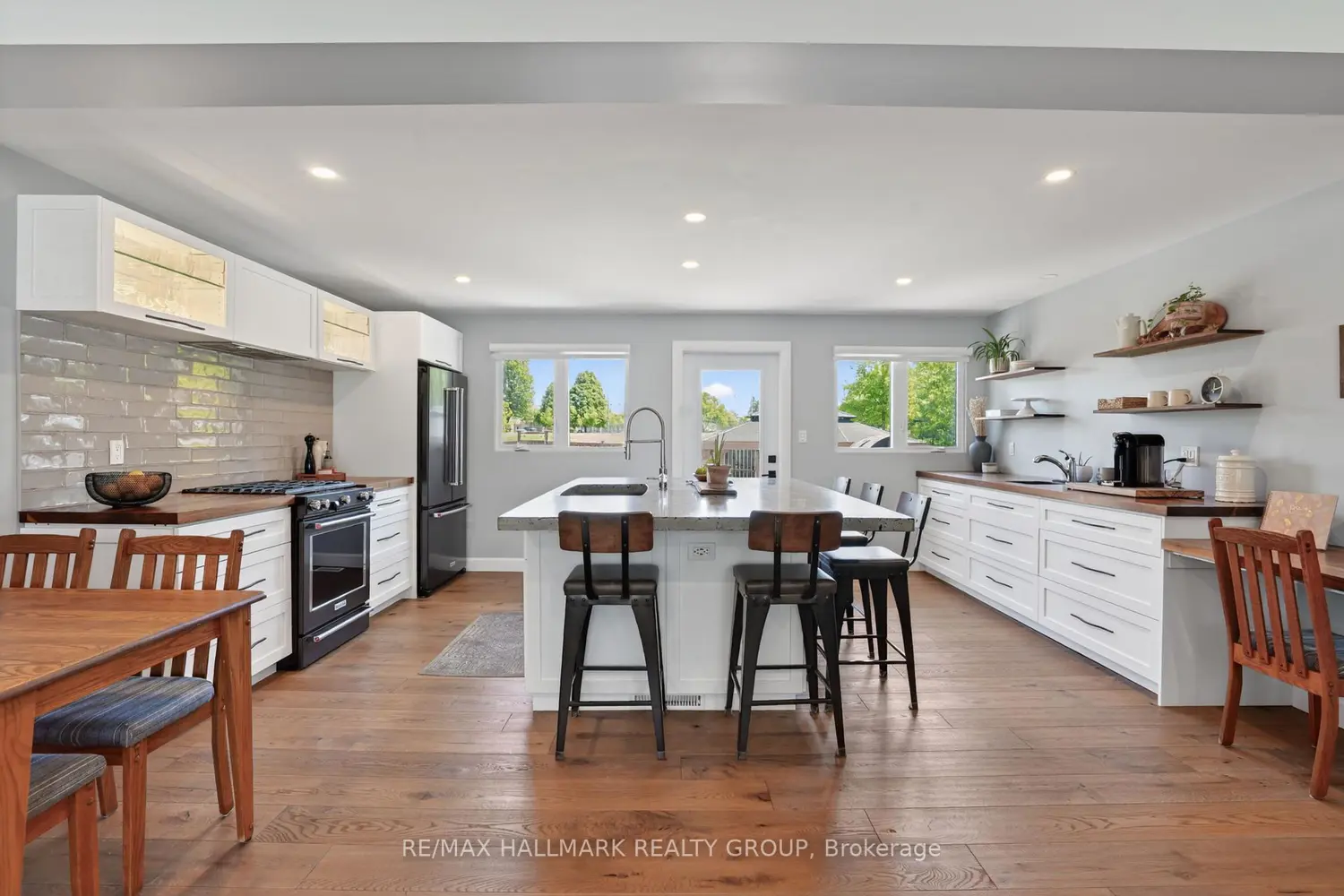 1583 Maxime Street photo 5