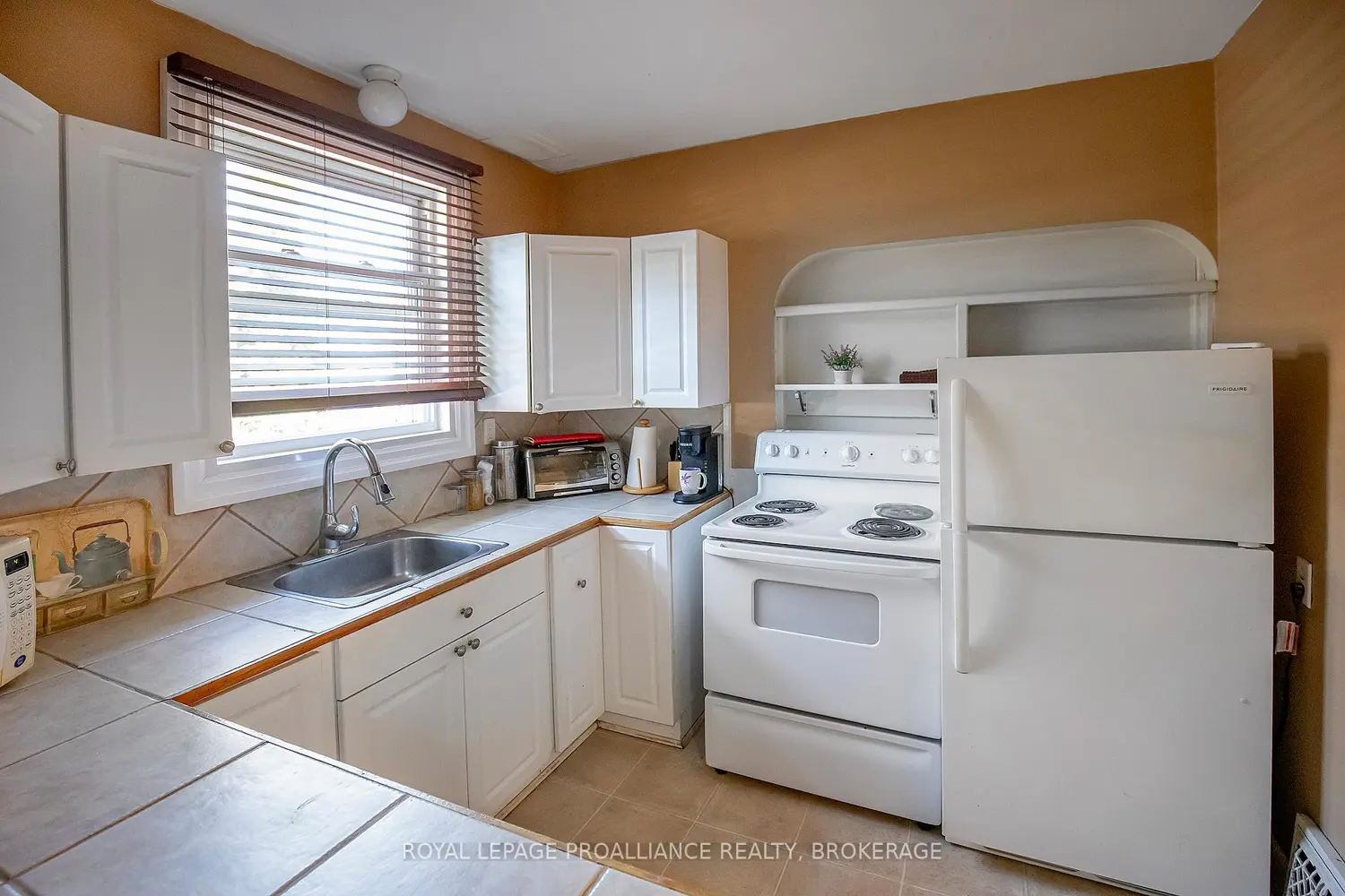 238 Mack Street photo 5