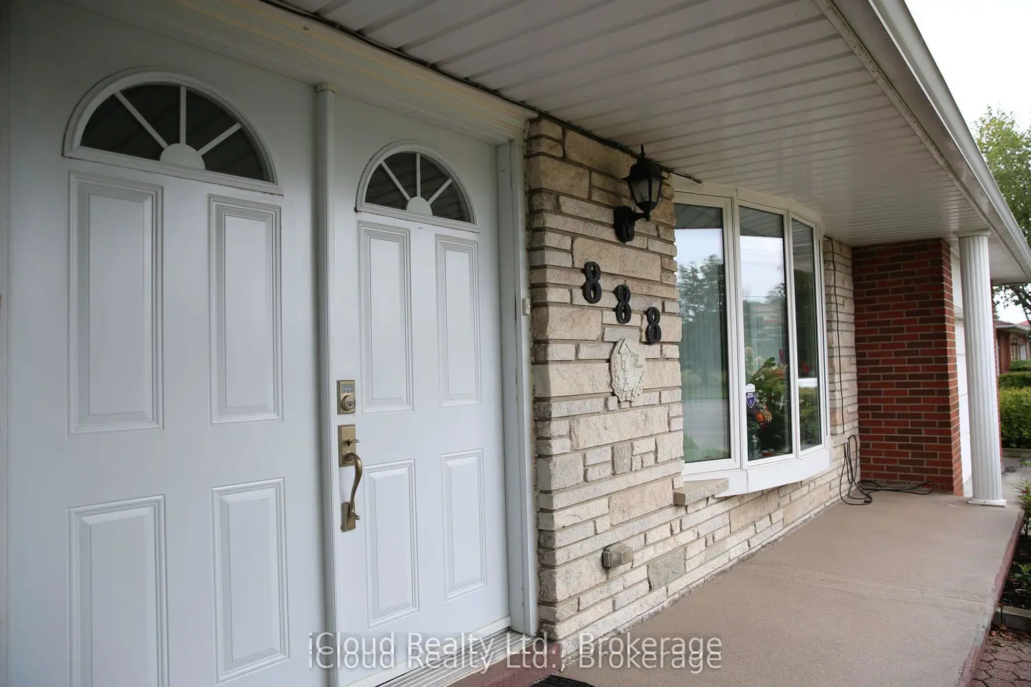 888 Bloor Street photo 3