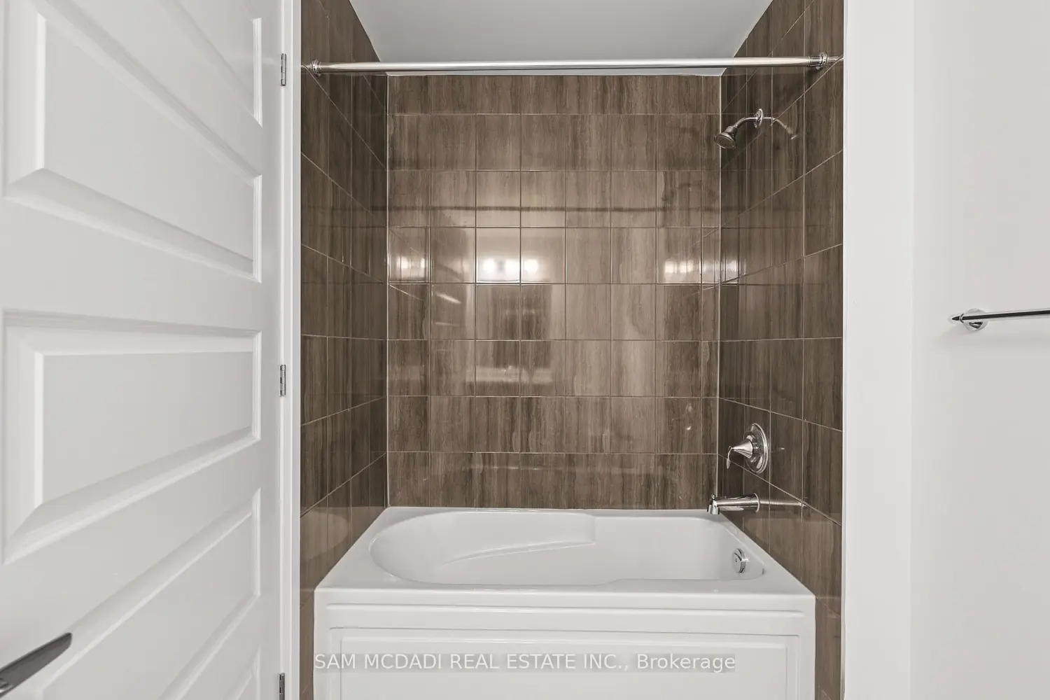 460 Gordon Krantz Avenue 314 photo 5