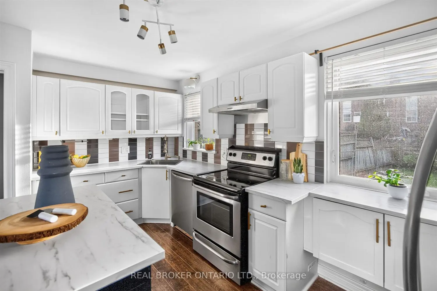 30 Willowmount Drive photo 3