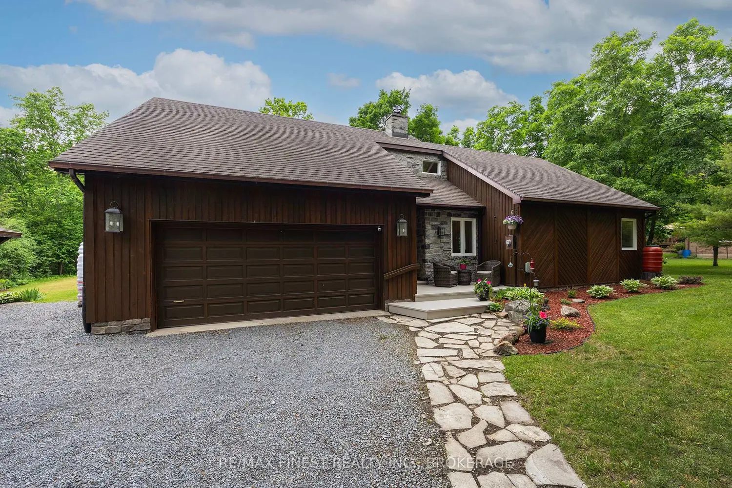3886 Holmes Road photo 2