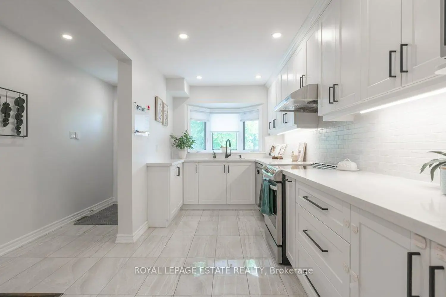 539 Galaxy Court photo 4