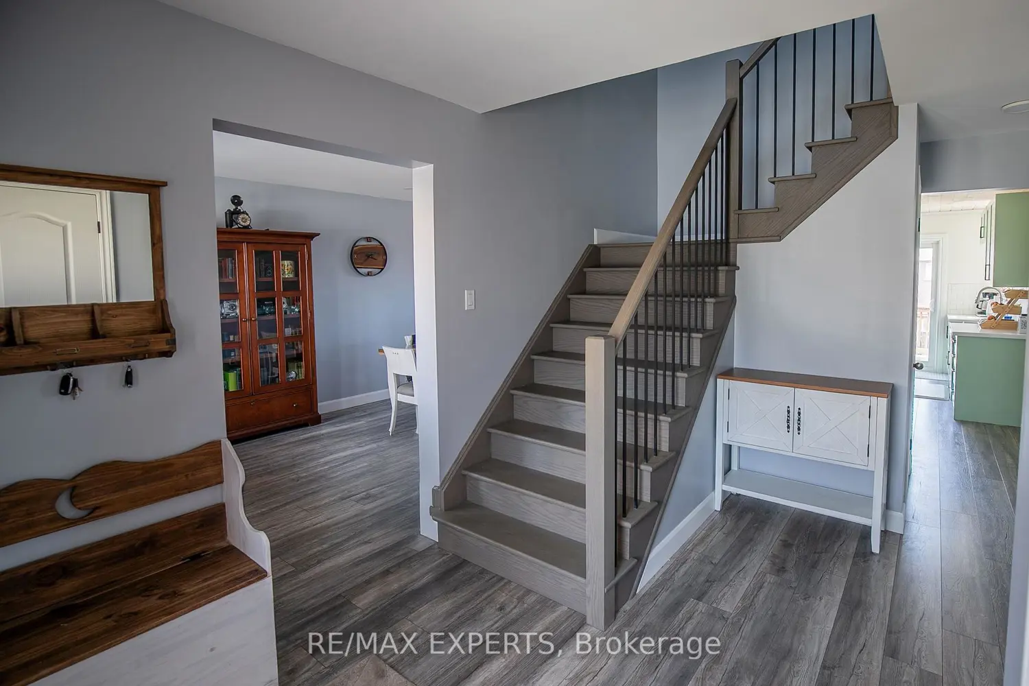 213 Melbourne Drive photo 2