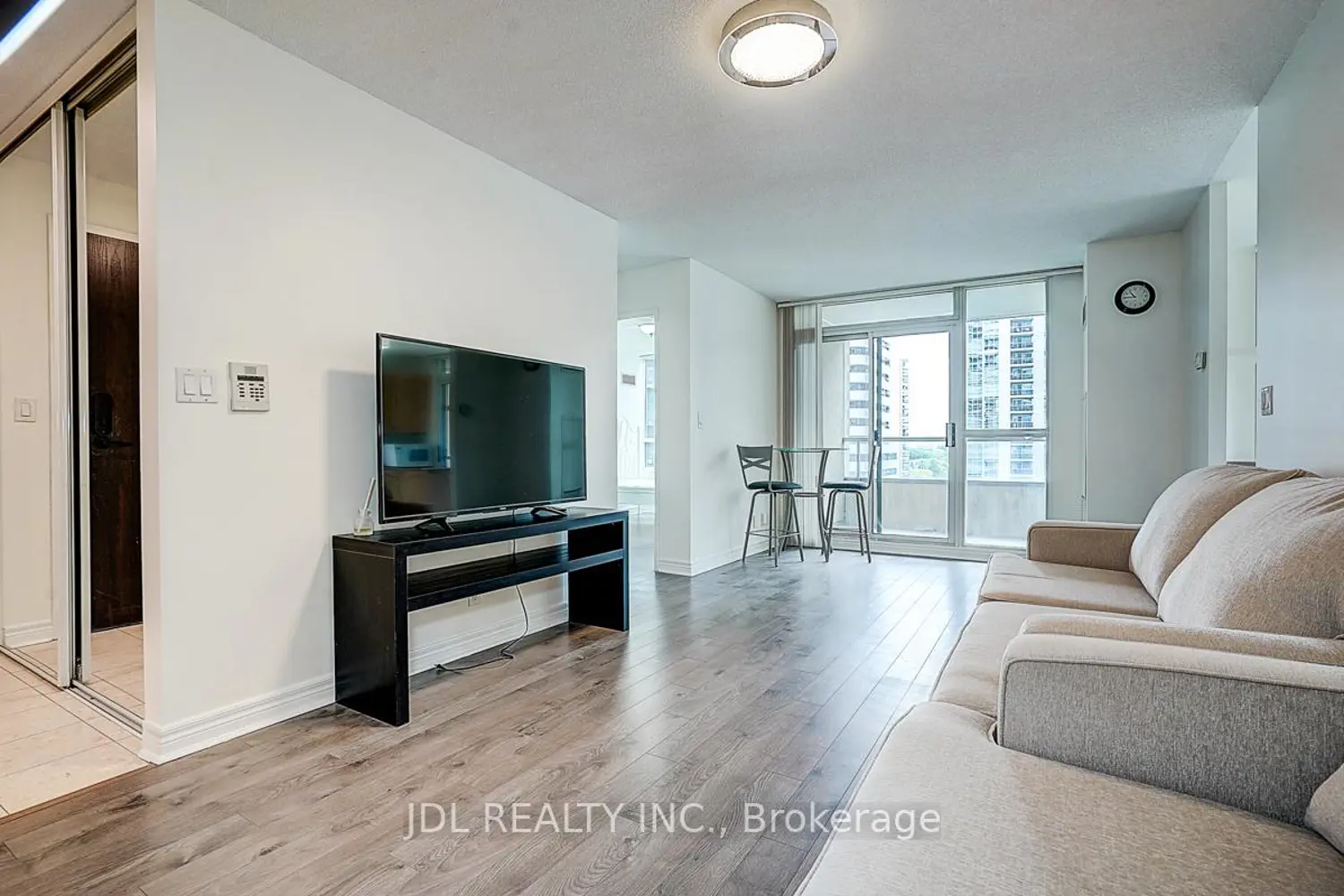 23 Hollywood Avenue 1202