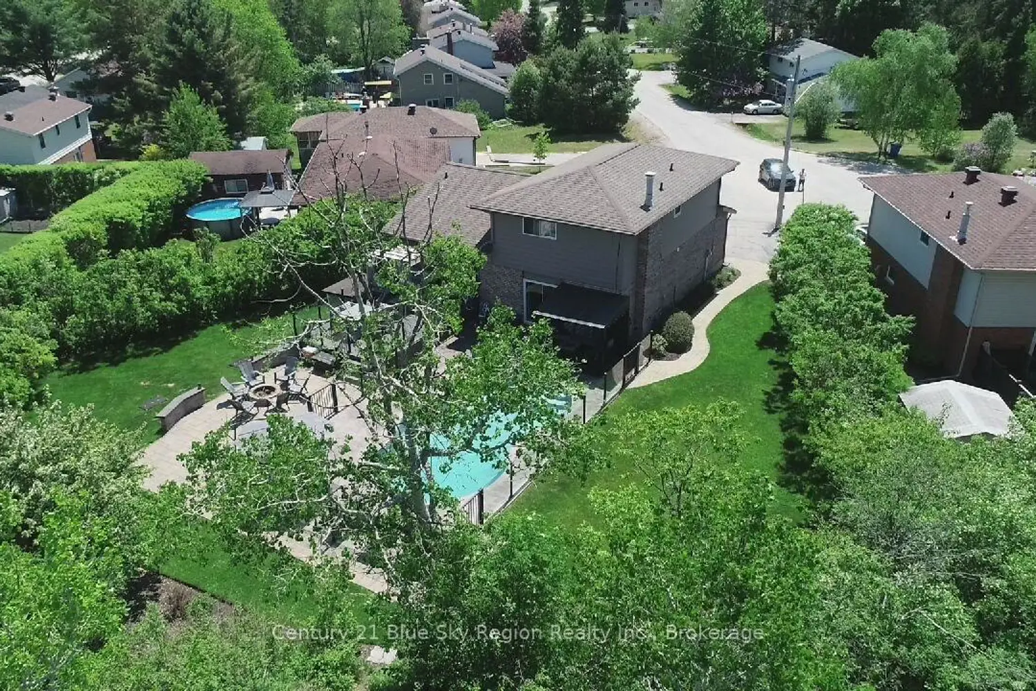 790 Laurentian Avenue photo 3