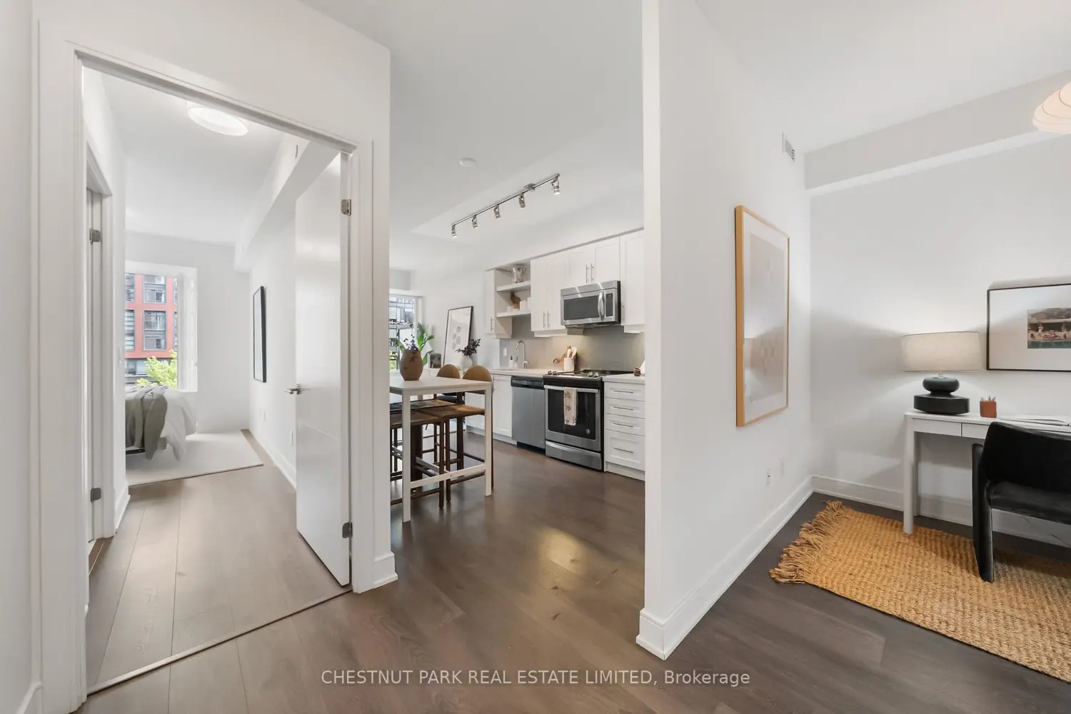 525 Adelaide Street 923 photo 2