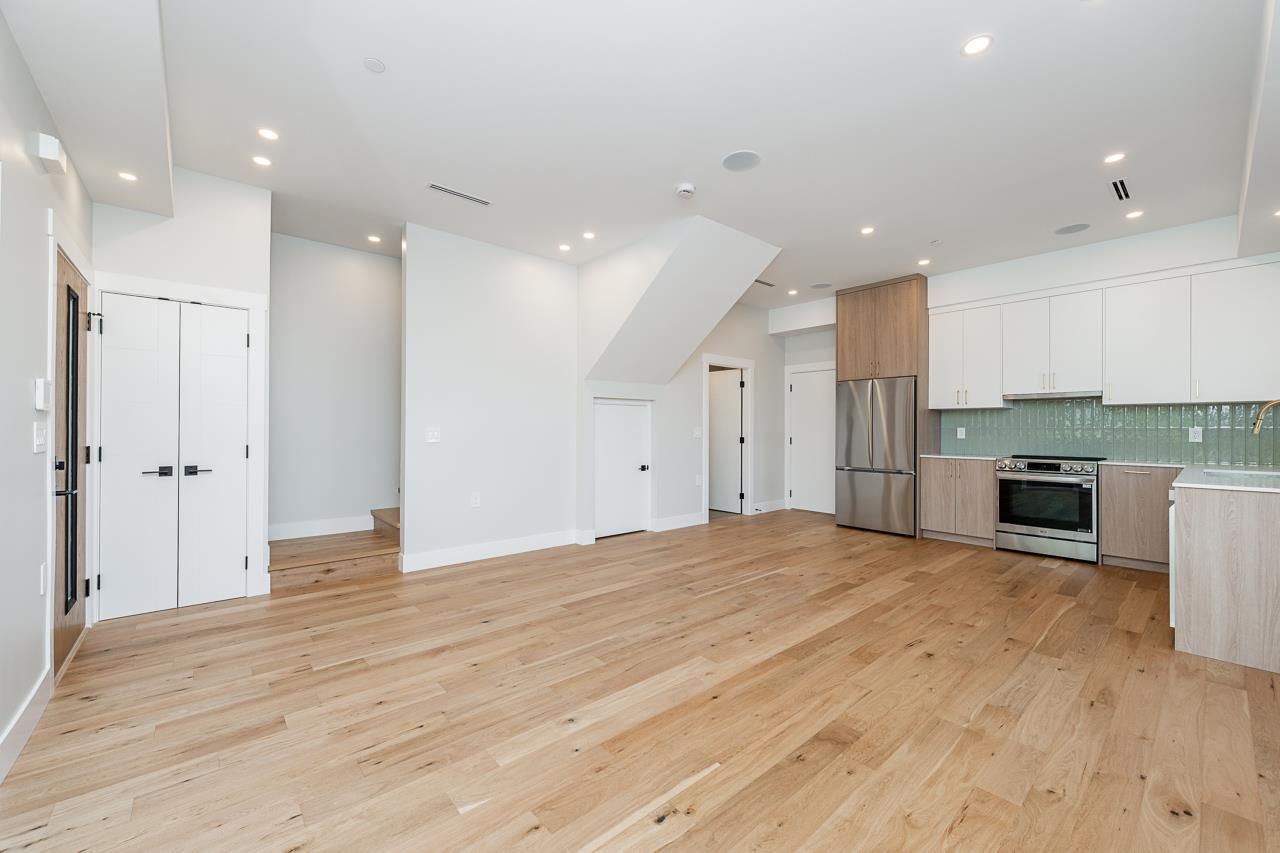 2-678 22nd Avenue E, Vancouver, BC, V5V 1V4