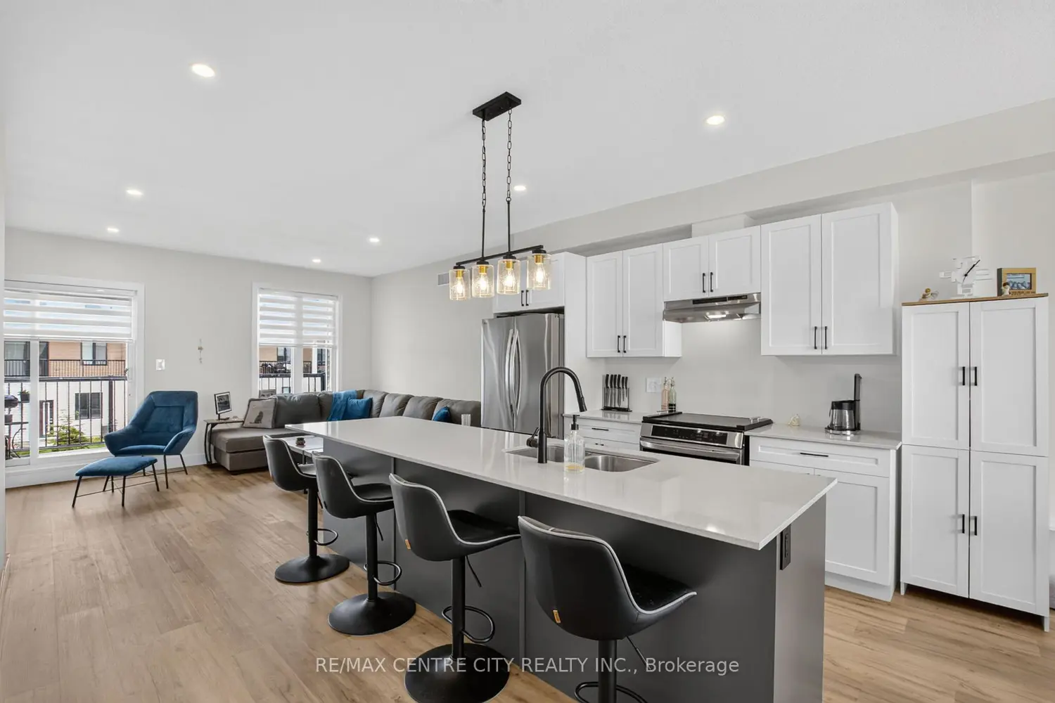 1595 Capri Crescent 56