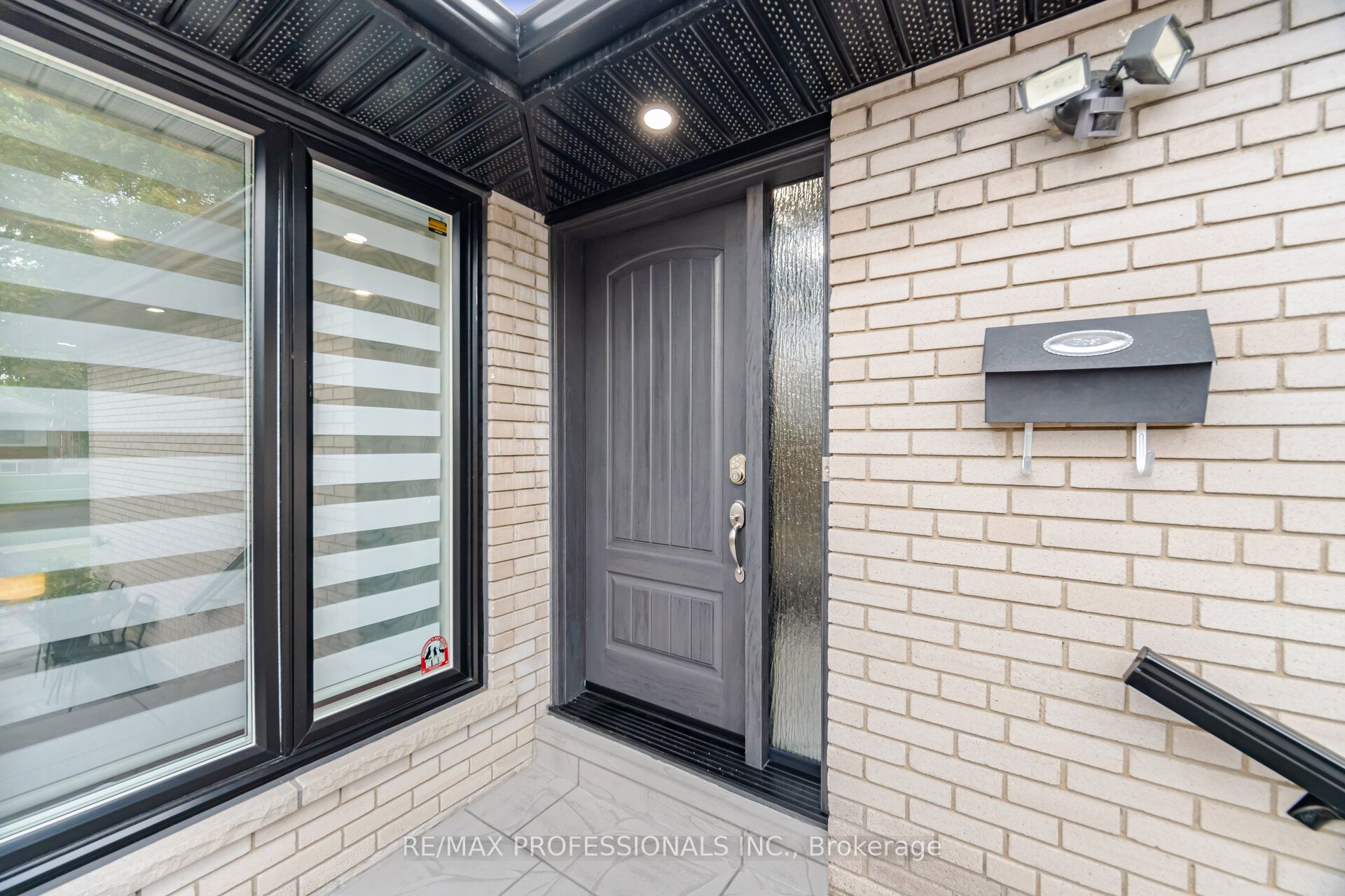 9 Tynevale Drive, Toronto, ON, M9R 2B3 photo 5