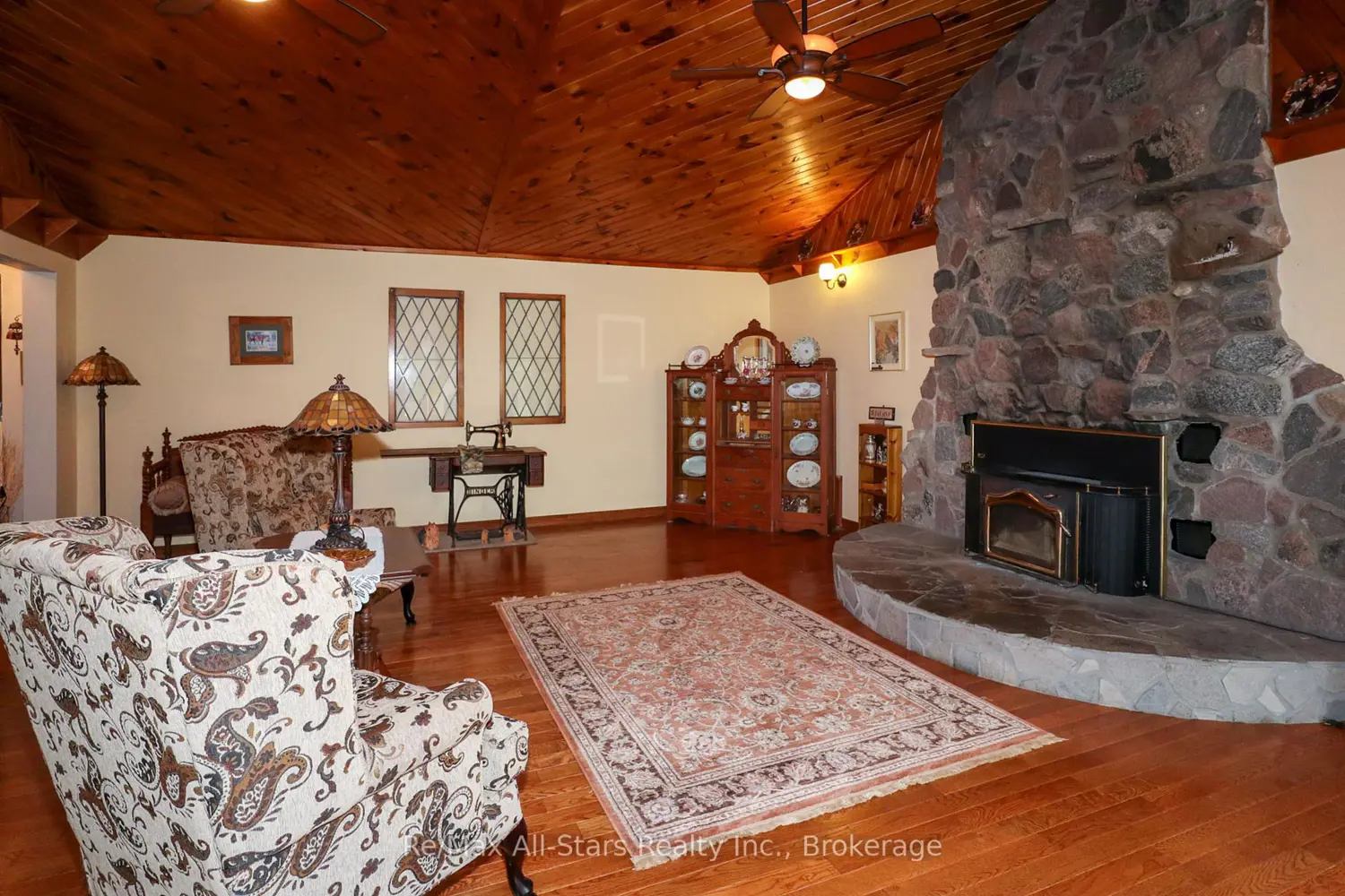 1474 Fleetwood Road photo 5