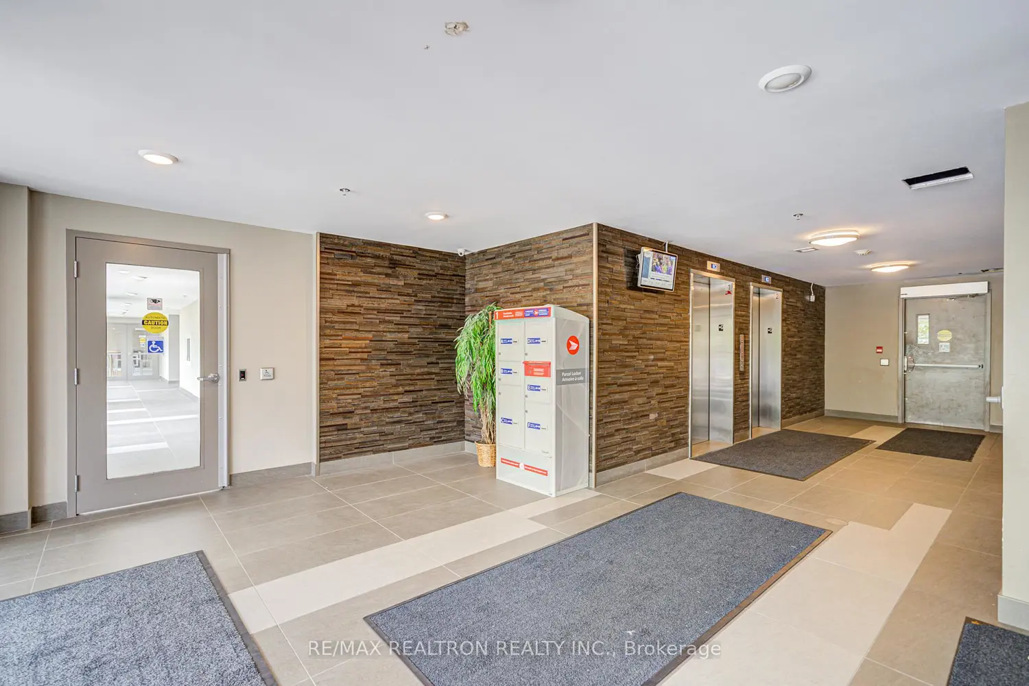 251 Hemlock Street 519