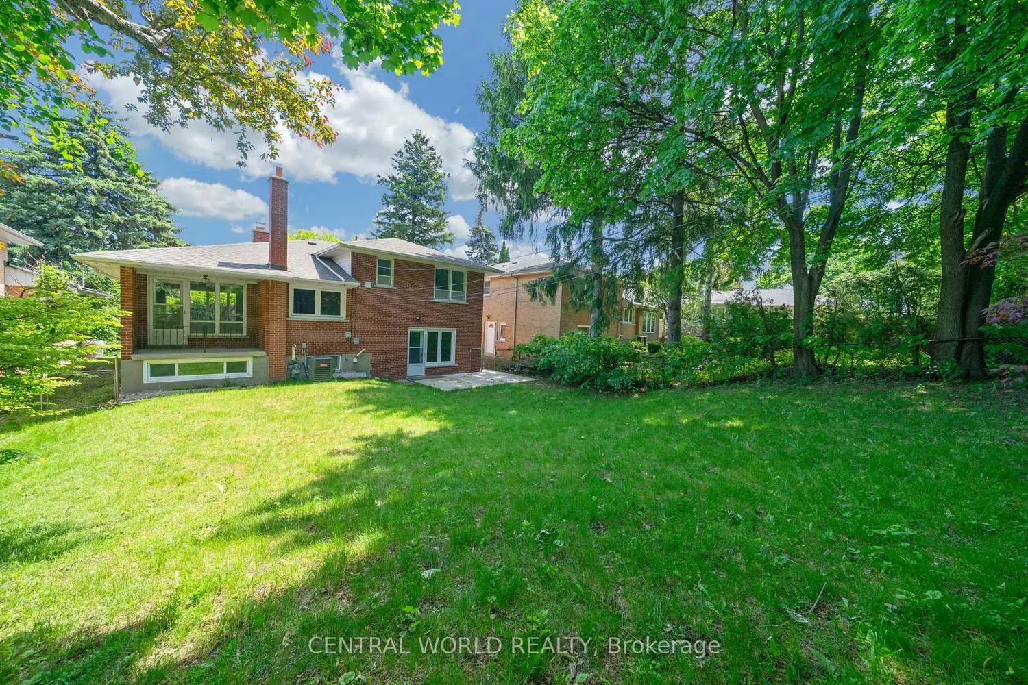 38 Denrock Drive photo 4