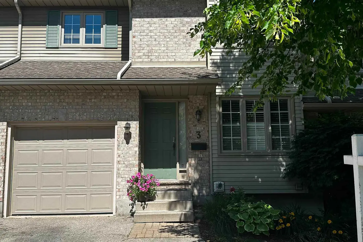 410 Ambleside Drive 3