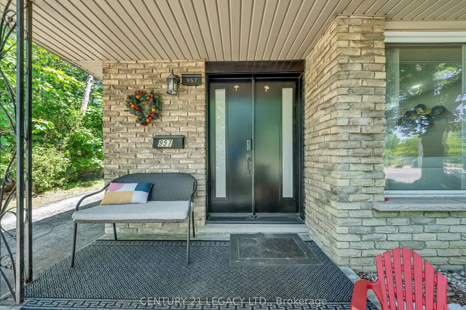 957 Francis Road photo 4