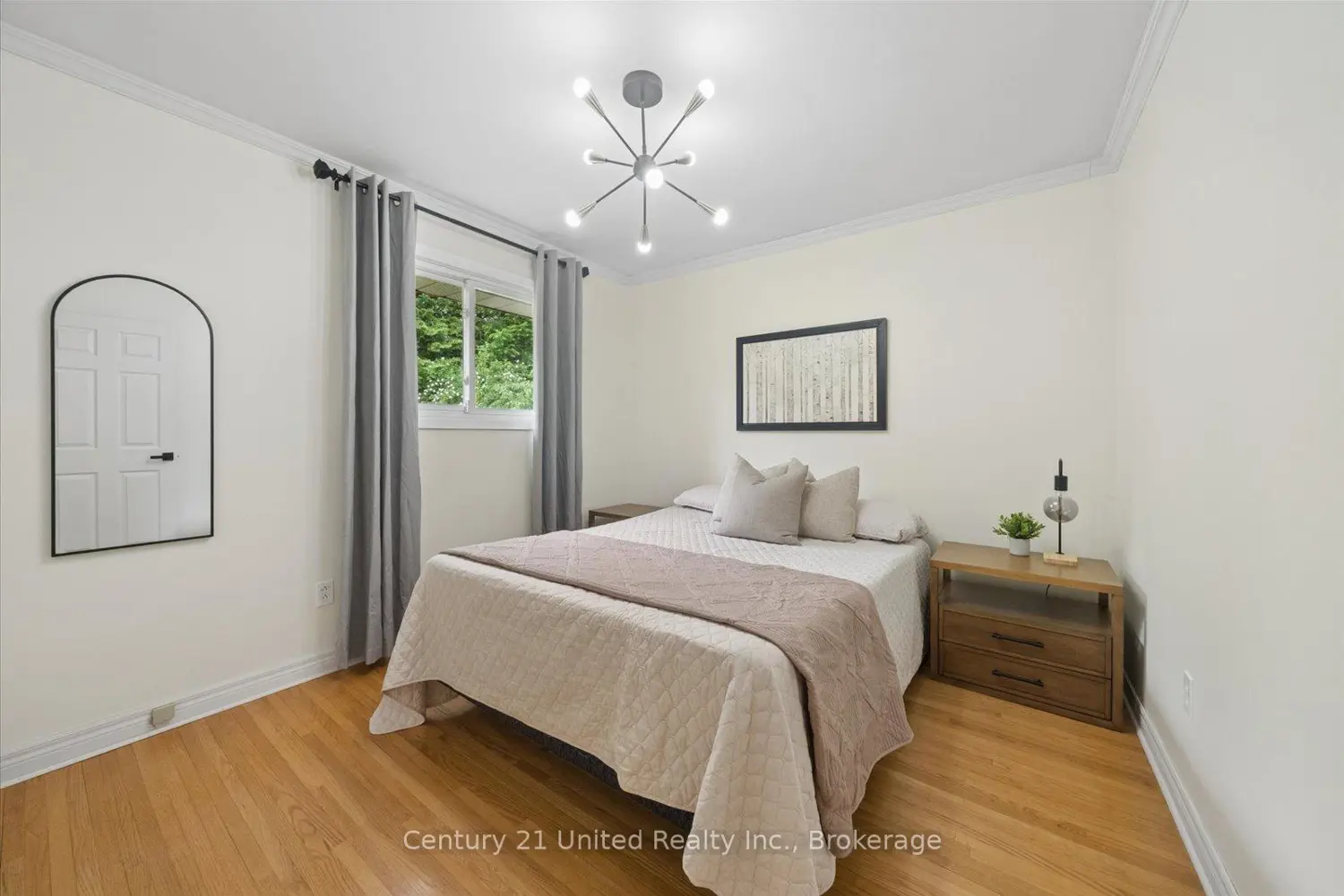 1267 Amundsen Avenue photo 3