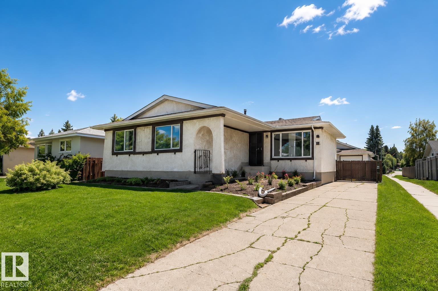 10439 36a Avenue NW, Edmonton, AB, T6J2H7