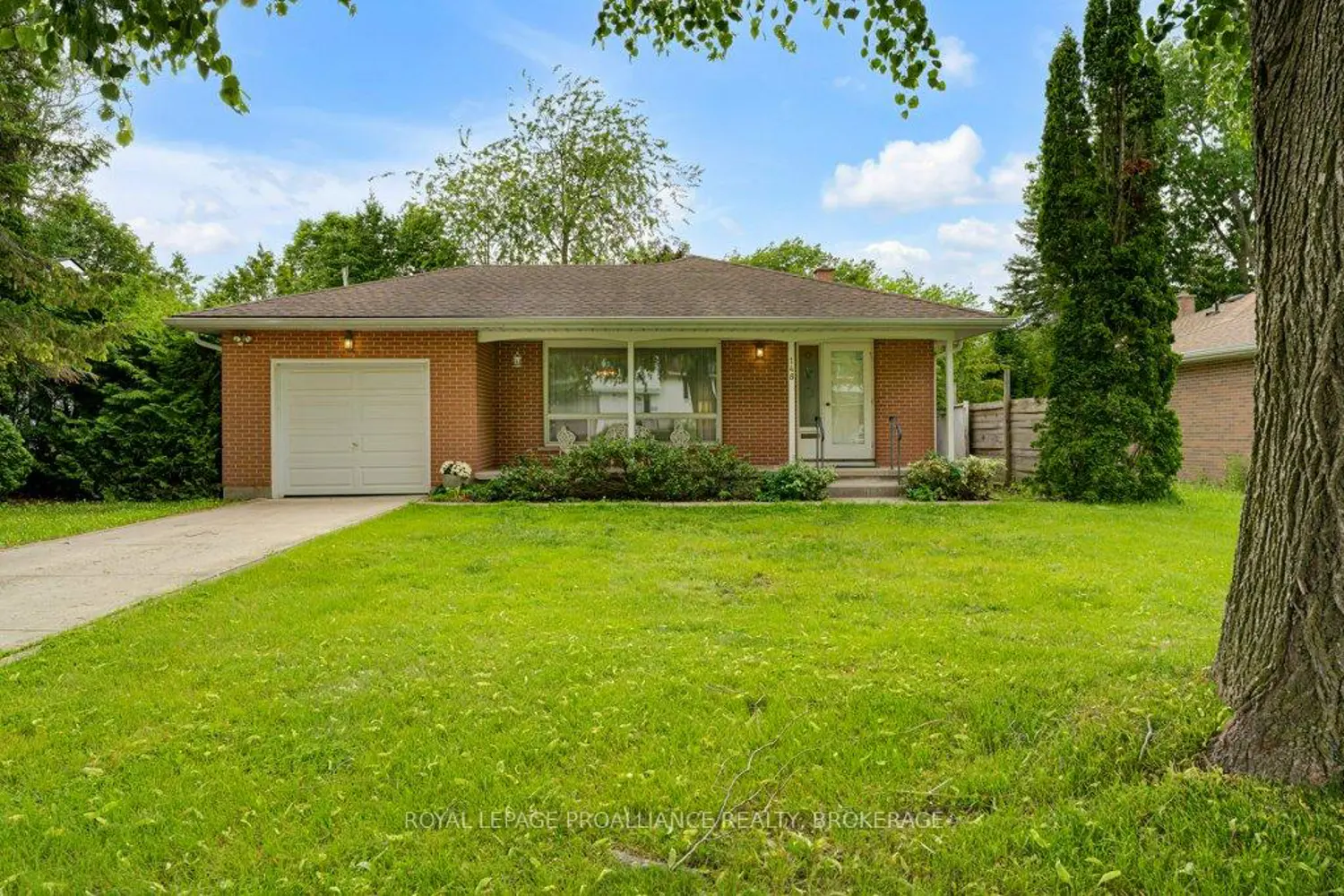 148 Campbell Crescent photo 2