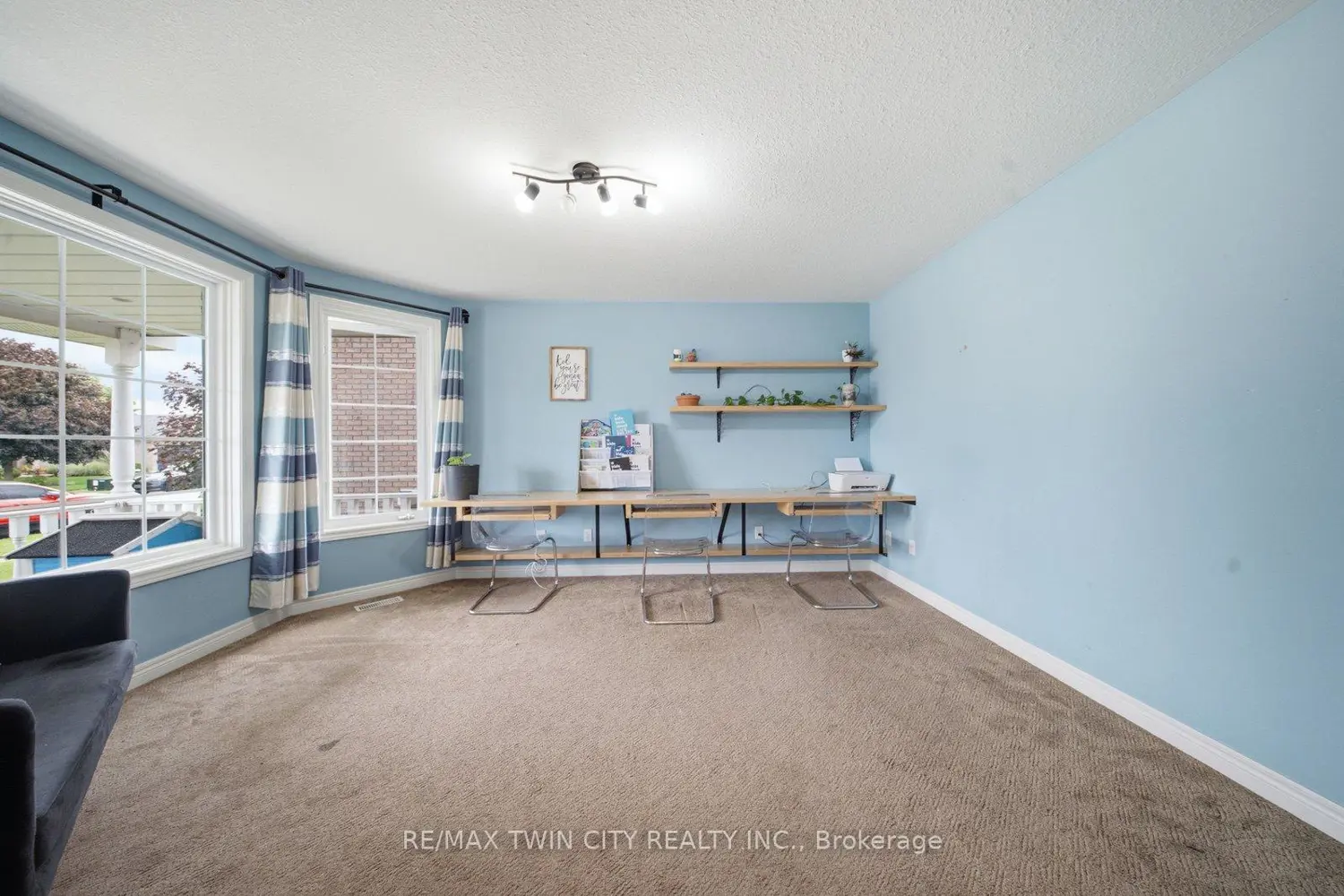 61 Sunnyside Drive photo 4
