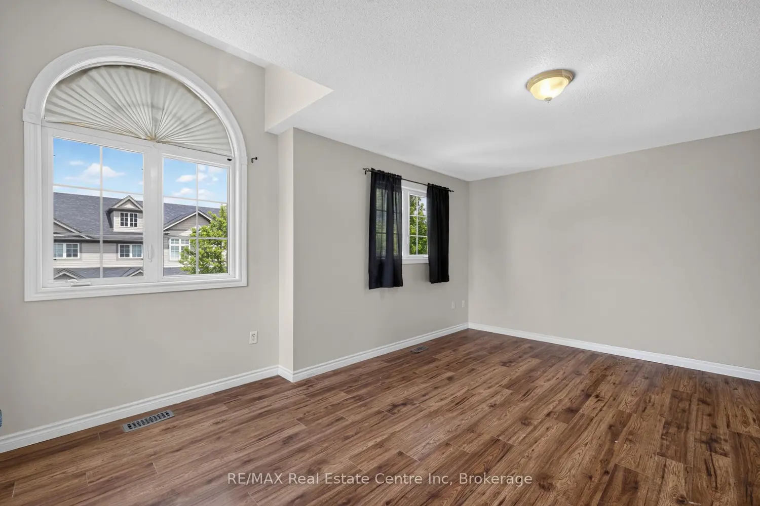 30 Vaughan Street 37 photo 5