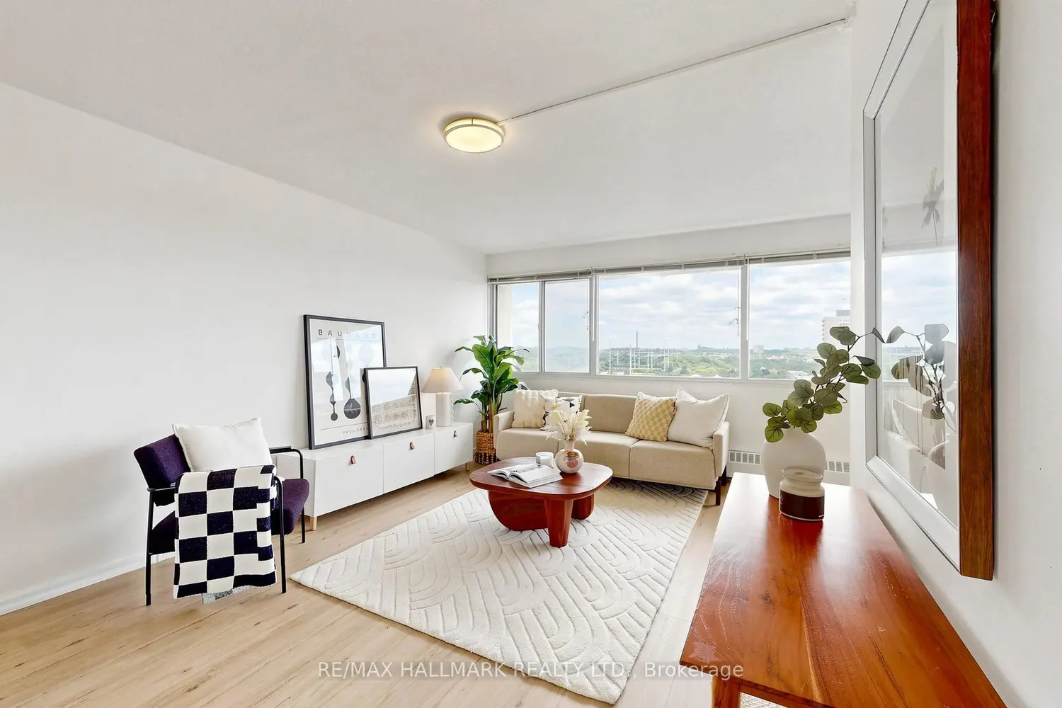 725 Don Mills Road 1401 photo 2