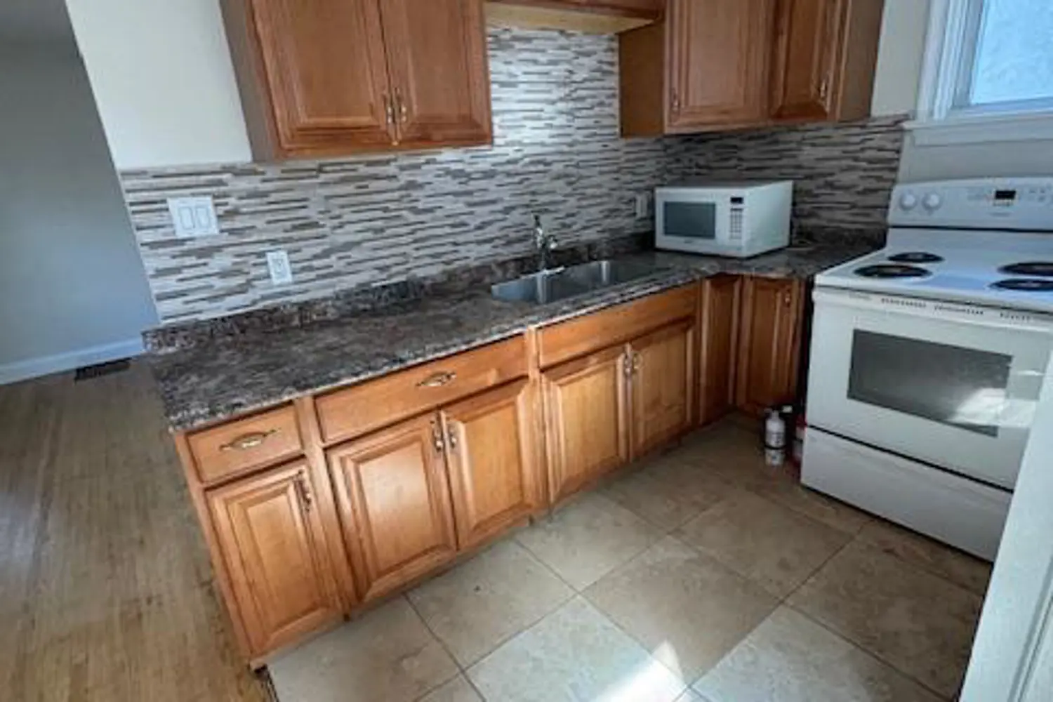 227 Sheppard Avenue photo 4