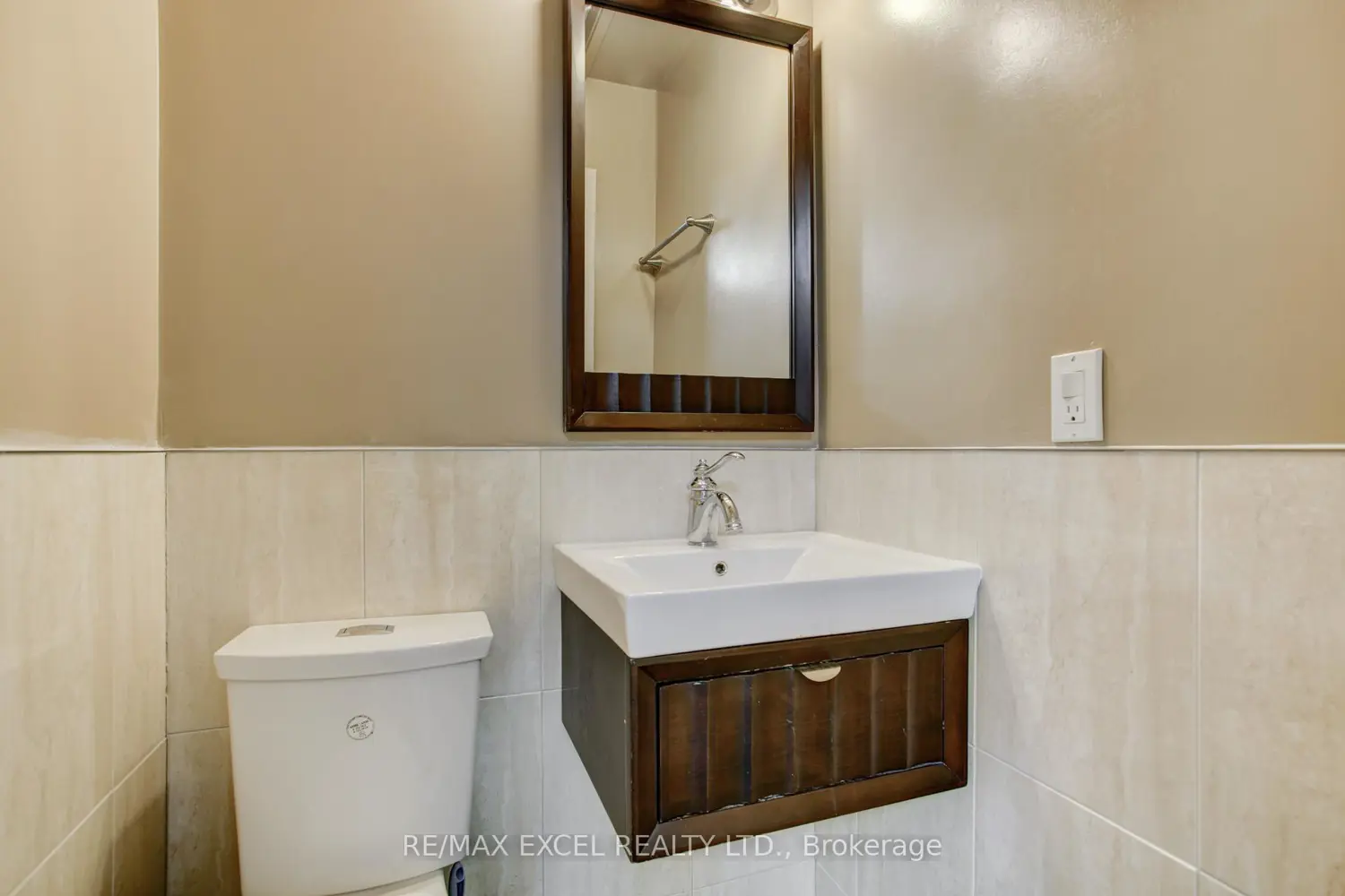 35 Urbandale Avenue photo 5