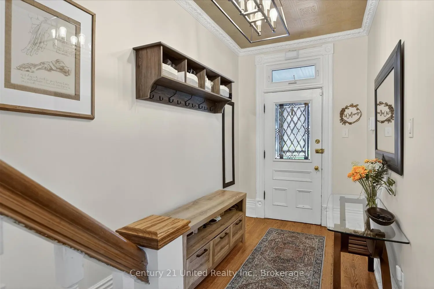 587 Gilmour Street photo 3