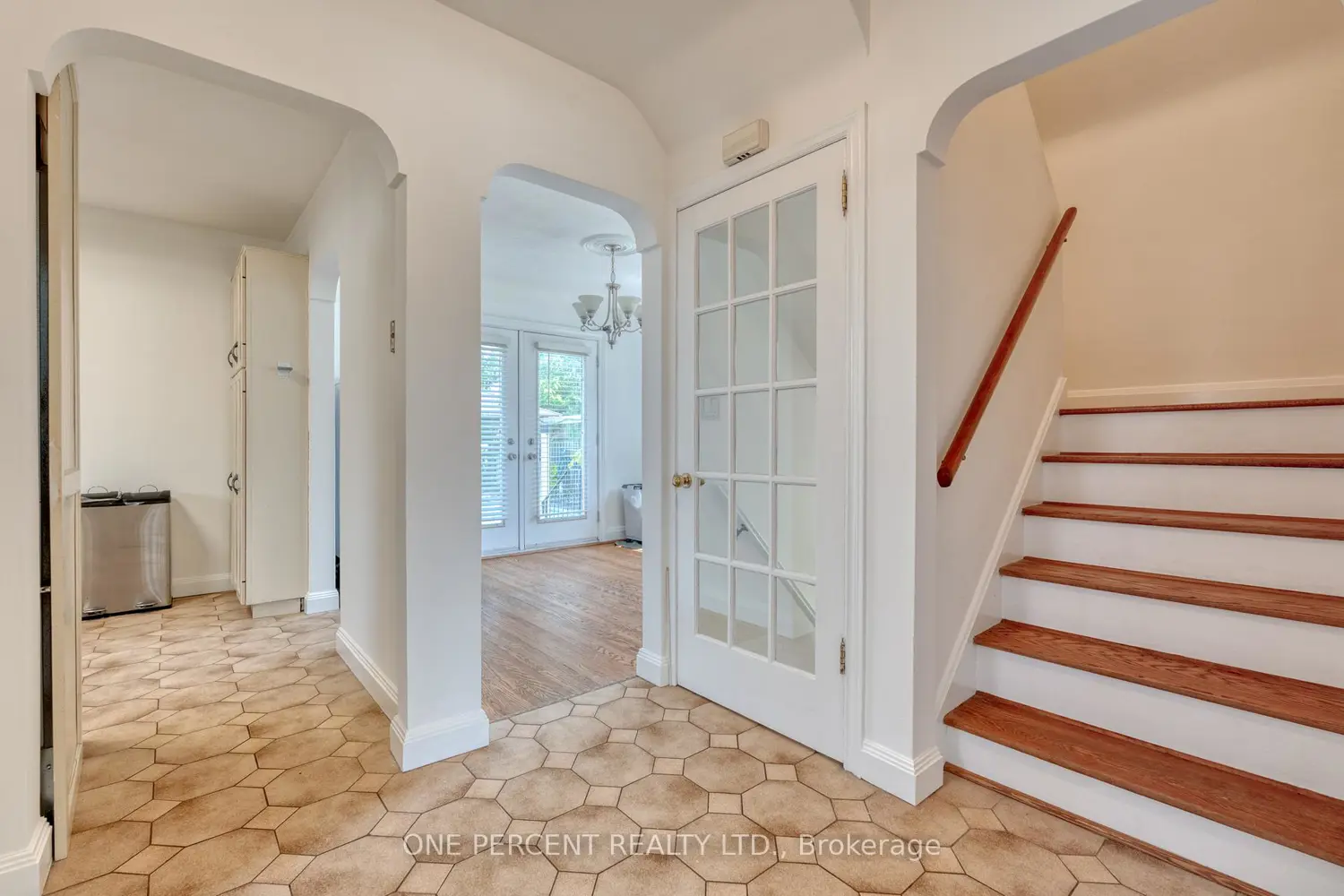 27 Delevan Crescent photo 4