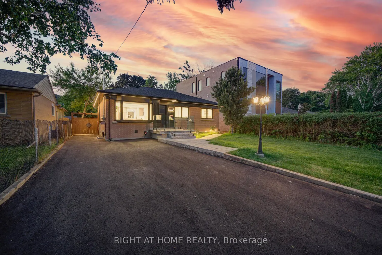 9 Cartier Crescent