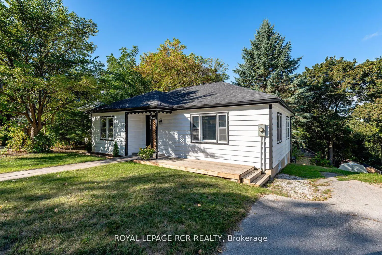 16948 Bayview Avenue photo 2