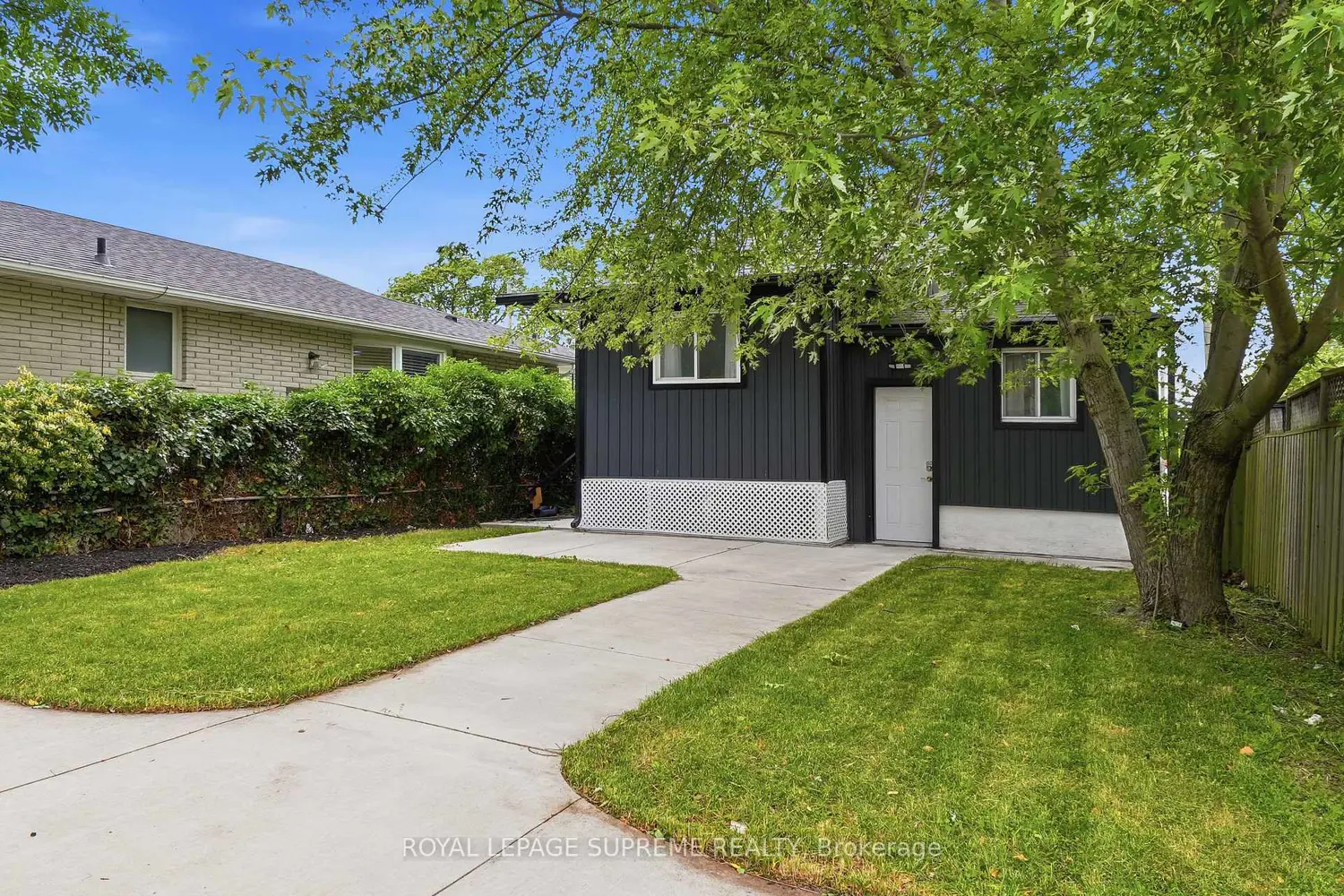 24 Alexandra Boulevard photo 3